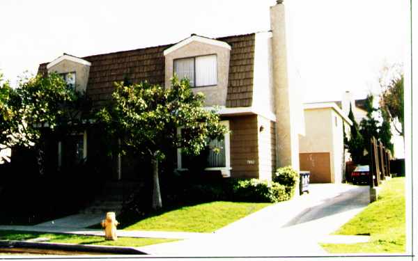 7802 Liberty Ave in Huntington Beach, CA - Foto de edificio - Building Photo