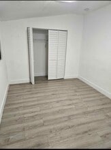 3301 SW 97th Ave, Unit Right Unit in Miami, FL - Building Photo - Building Photo