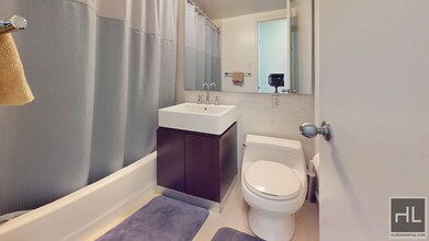 EAST 63 STREET in New York, NY - Building Photo - Building Photo