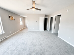 451 Frizzell Ave, Unit Apt A in Norfolk, VA - Foto de edificio - Building Photo