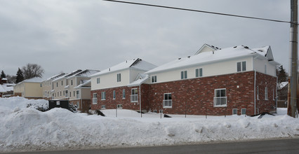 Peartree Court in Barrie, ON - Building Photo - Building Photo