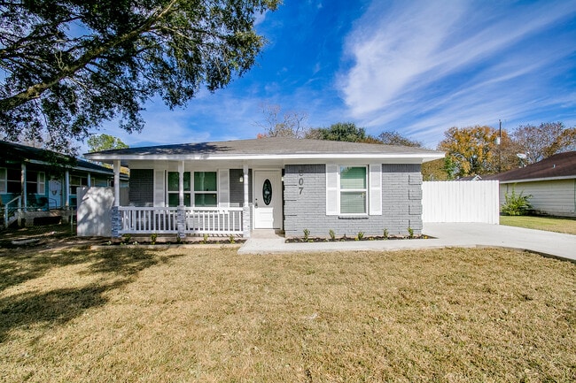 property at 907 Avenue E