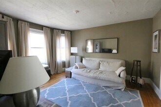 56 Standish St, Unit 1 in Cambridge, MA - Building Photo - Building Photo
