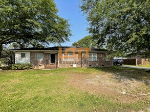 11 Owens Rd in Taylors, SC - Building Photo - Building Photo