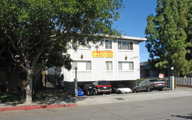 14553 Hartland St in Van Nuys, CA - Building Photo - Building Photo