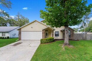 1266 Bee St N in Orange Park, FL - Building Photo