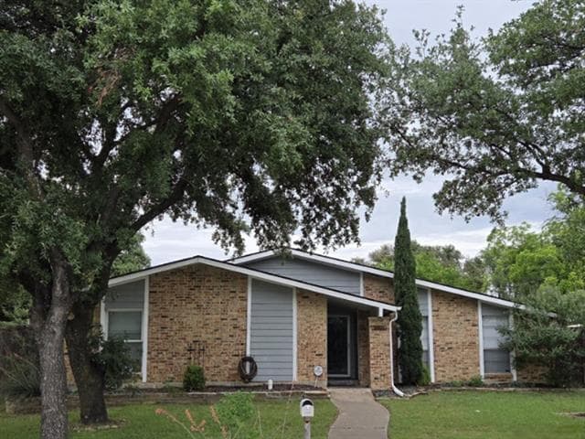 property at 1901 Paxton Dr