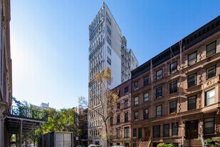 126 W 73rd St in New York, NY - Building Photo