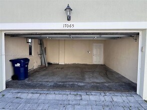 17065 SW 93rd St in Miami, FL - Building Photo - Building Photo