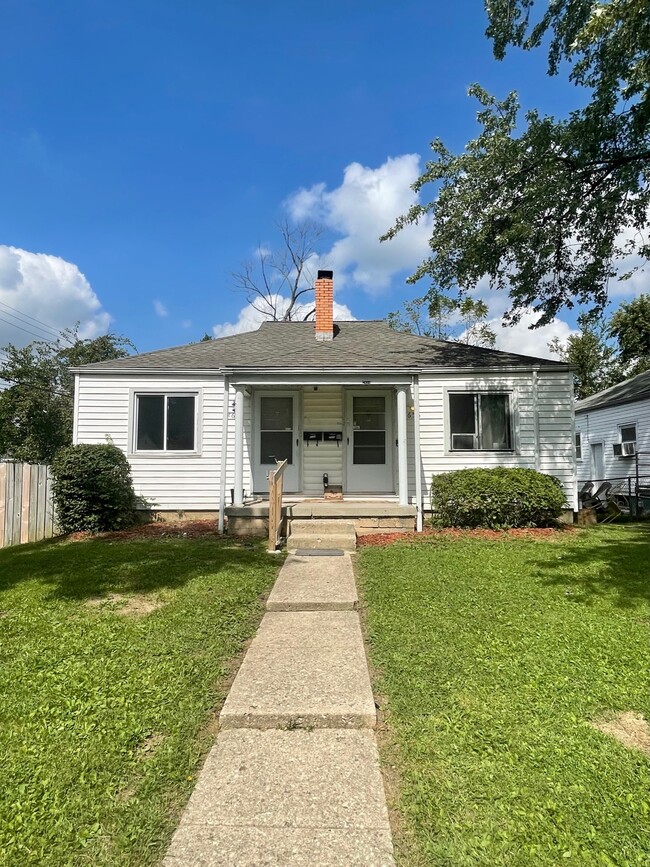 property at 2654 Avalon Plz