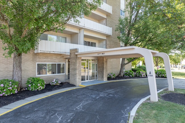 Cliff Towers Building A in Rocky River, OH - Building Photo - Building Photo