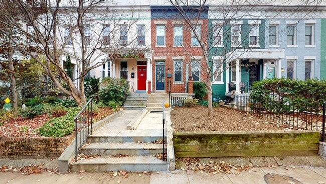 property at 1517 D St SE