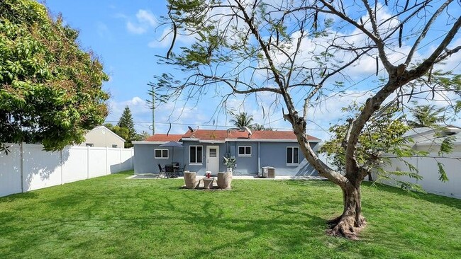 3331 Lake Ave in West Palm Beach, FL - Building Photo - Building Photo