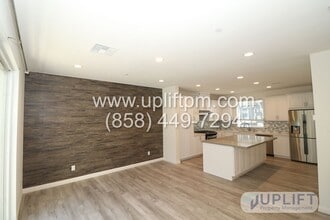2540 S Escondido Blvd in Escondido, CA - Building Photo - Building Photo