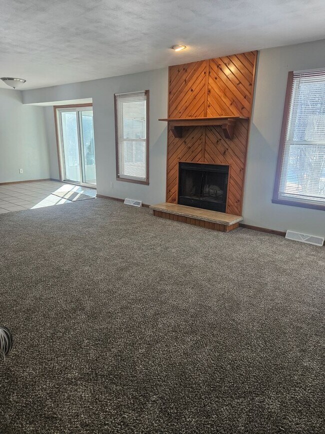 9542 Steele Ct in Loves Park, IL - Building Photo - Building Photo