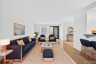 394 Ocean Ave, Unit 701 in Revere, MA - Foto de edificio - Building Photo