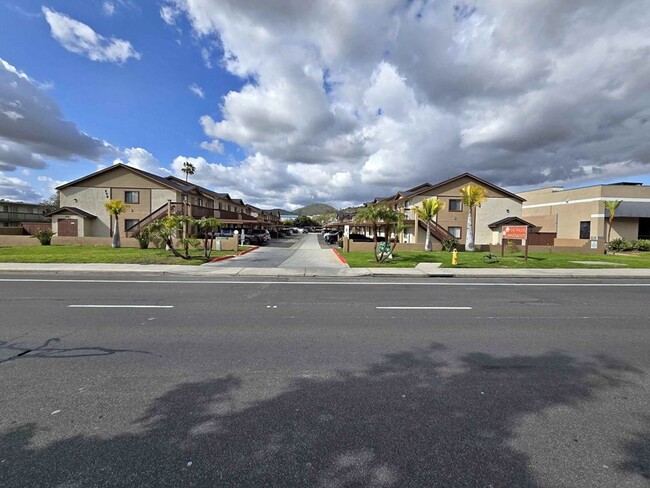 The Palms in San Marcos, CA - Foto de edificio - Building Photo