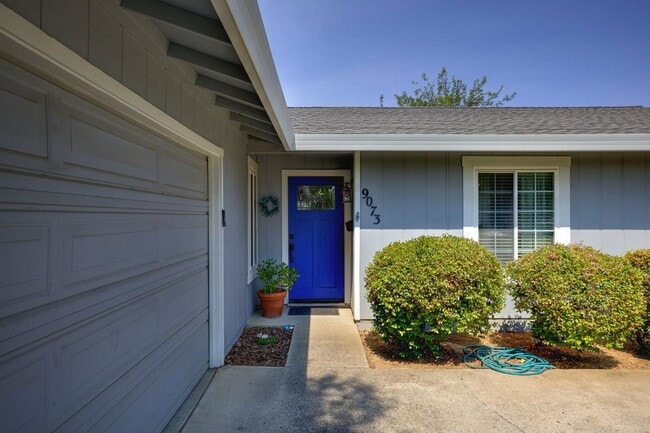 9073 Caldera Way in Sacramento, CA - Foto de edificio - Building Photo