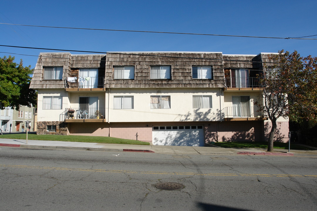 200 Maple Ave in South San Francisco, CA - Building Photo