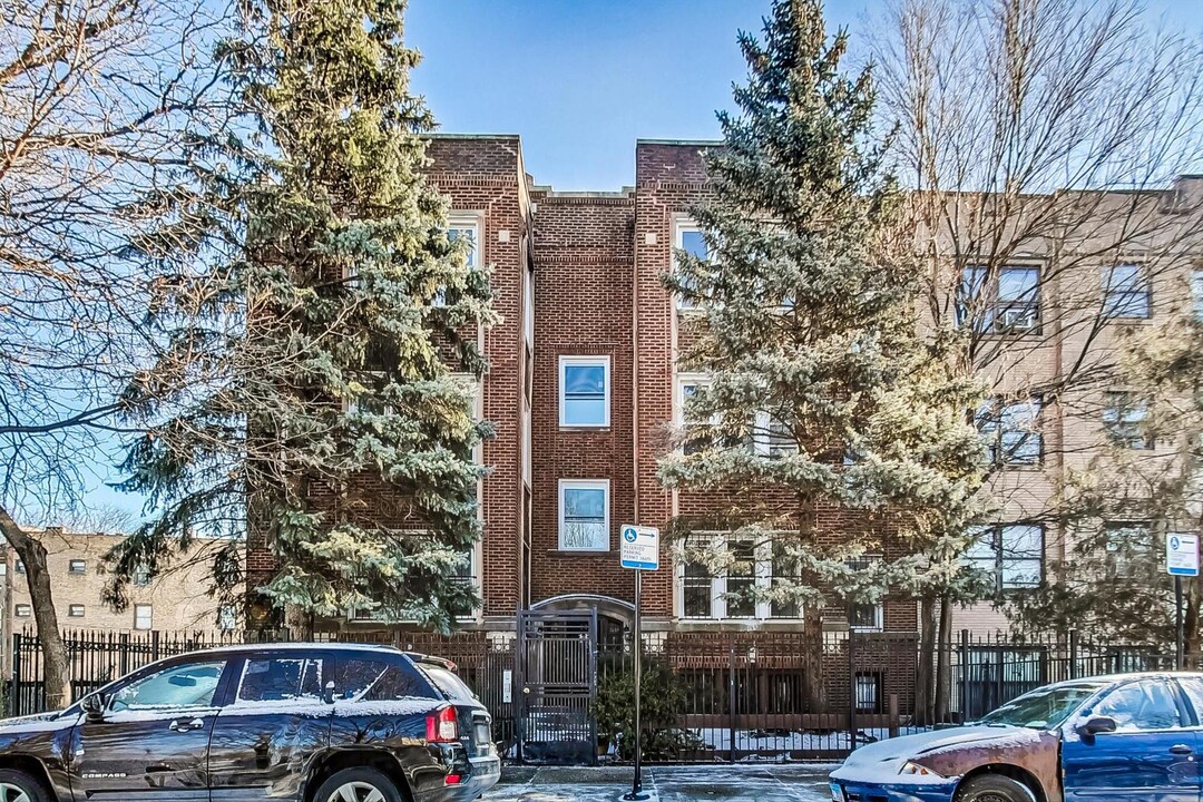 7733 N Hermitage Ave in Chicago, IL - Building Photo