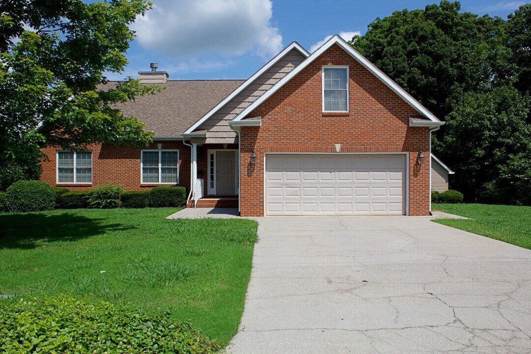 803 Micah St in Maryville, TN - Building Photo