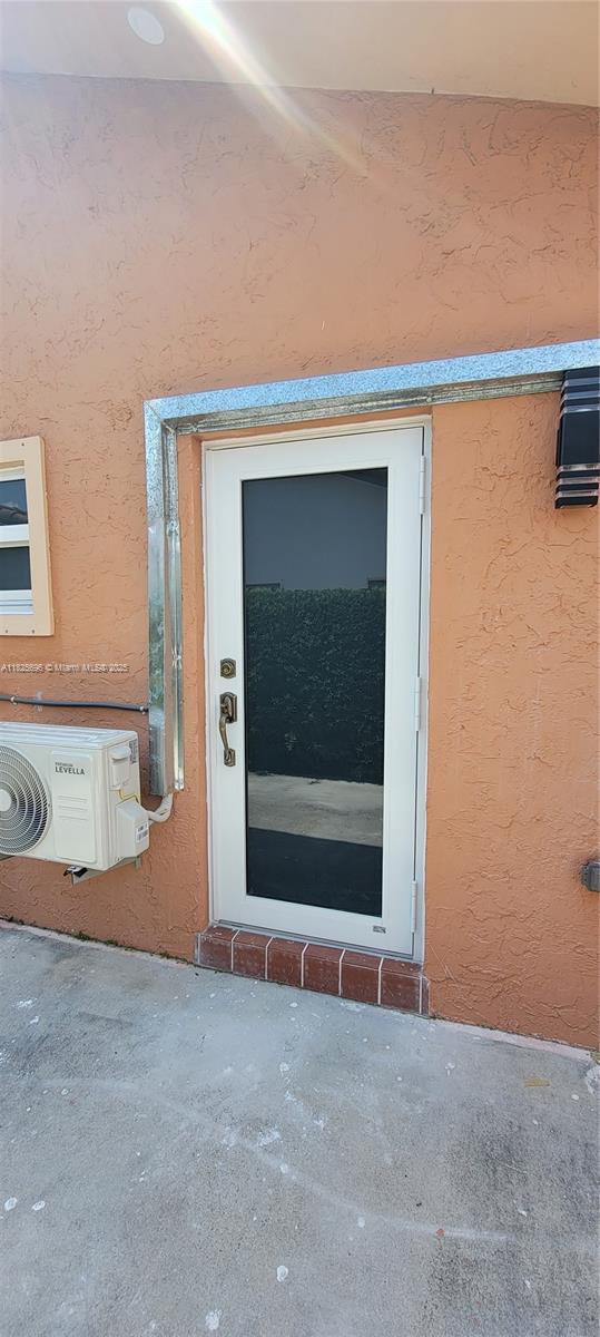 13220 SW 46th St in Miami, FL - Foto de edificio - Building Photo
