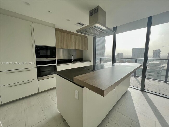 property at 1000 Brickell Plz