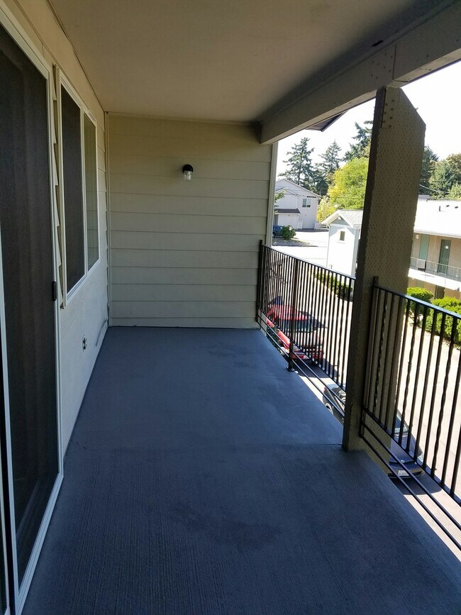 Burien Place Apartment Homes in Burien, WA - Foto de edificio - Building Photo