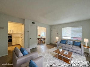 311 E San Antonio Ave