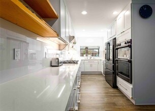 5848 Canterbury Dr in Culver City, CA - Building Photo - Building Photo