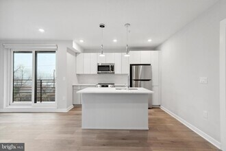 3449 Scotts Ln, Unit 301 in Philadelphia, PA - Foto de edificio - Building Photo