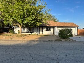 39342 169th St E in Palmdale, CA - Building Photo