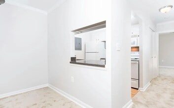 8205 Whispering Oaks Way in Gaithersburg, MD - Building Photo - Building Photo