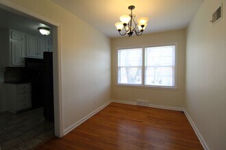 5737 Dearborn St in Mission, KS - Building Photo - Building Photo