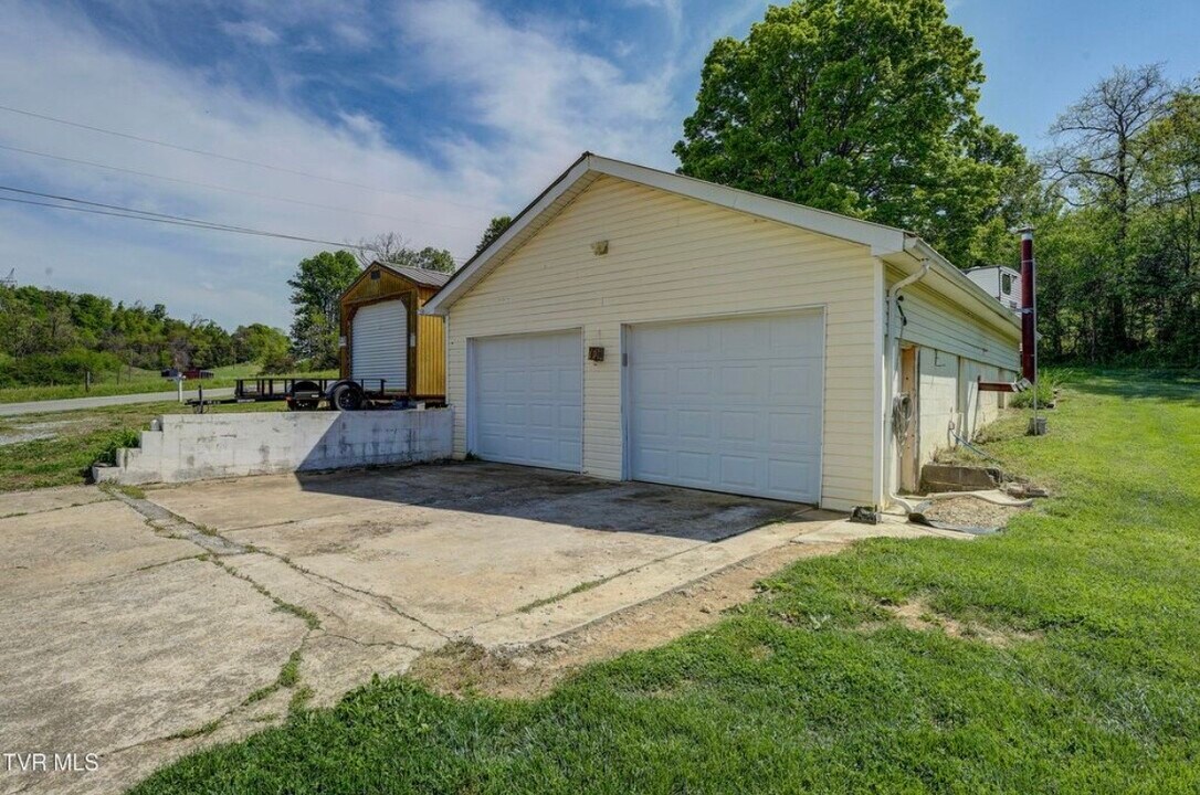 35 Doak Hensley Rd in Afton, TN - Building Photo