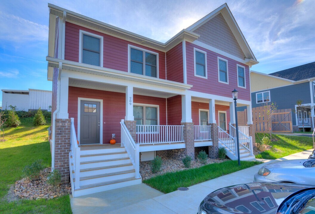 209 Uptown Trl in Blacksburg, VA - Building Photo