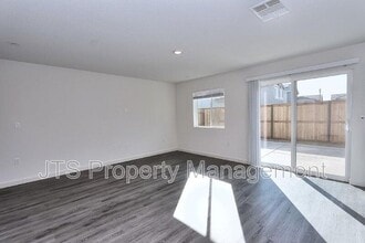 2104 Shady Tree Cir in Roseville, CA - Building Photo - Building Photo