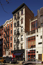 54 E First St in New York, NY - Foto de edificio - Building Photo