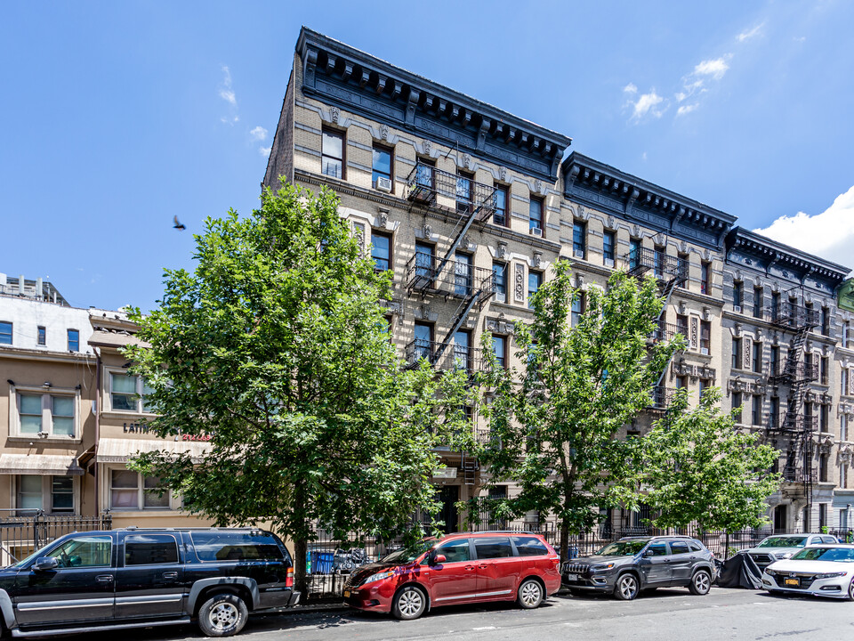 569 W 173rd St in New York, NY - Building Photo