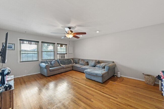 26 Briarwood Rd in Jersey City, NJ - Building Photo - Building Photo