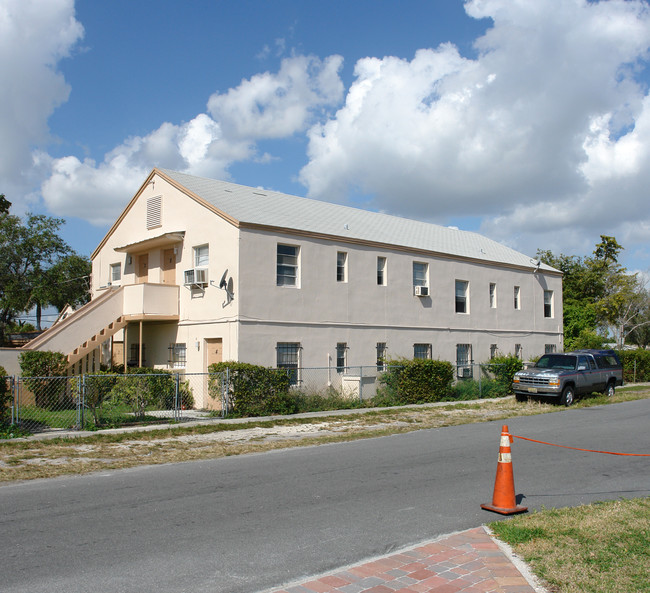 307 W Dixie Hwy in Dania Beach, FL - Building Photo - Building Photo