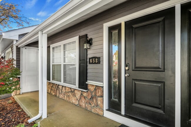 658 White Ct in Gurnee, IL - Building Photo - Building Photo
