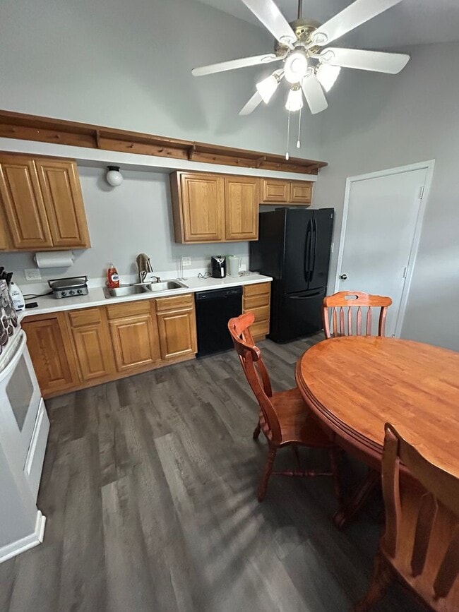 927 Hunter Dr in Norwalk, IA - Building Photo - Building Photo