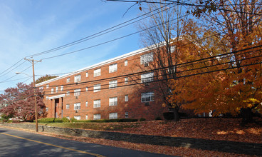 Caya Avenue Apartments in West Hartford, CT - Foto de edificio - Building Photo