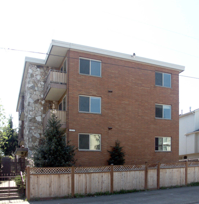 Ballard Brick Apartments in Seattle, WA - Building Photo - Building Photo