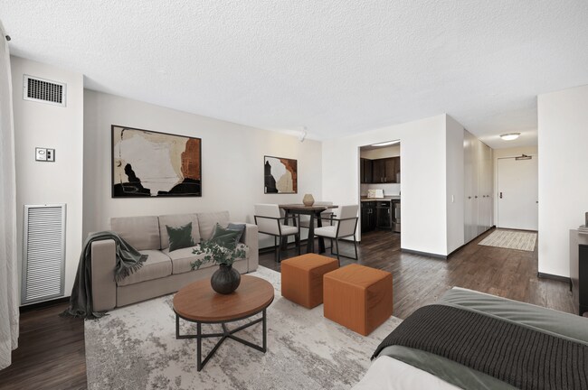 235 W Van Buren St, Unit 1320 in Chicago, IL - Foto de edificio - Building Photo