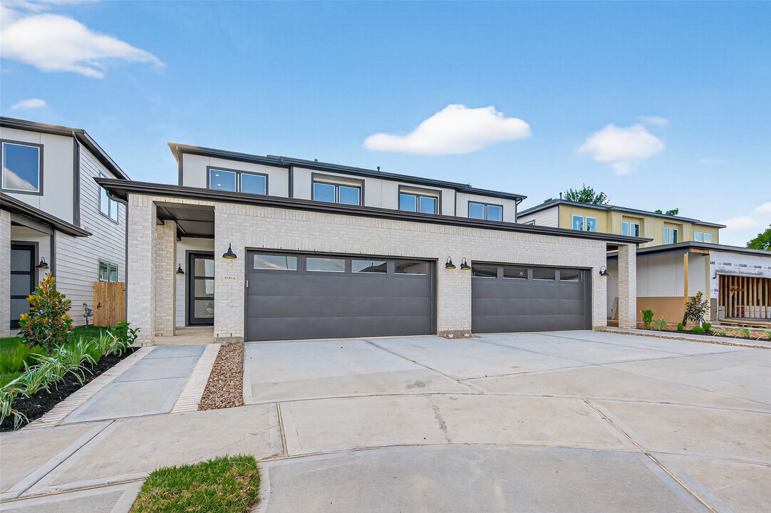 4330 Avron Dr in Stafford, TX - Building Photo