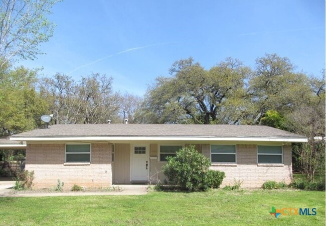 property at 1400 N East St
