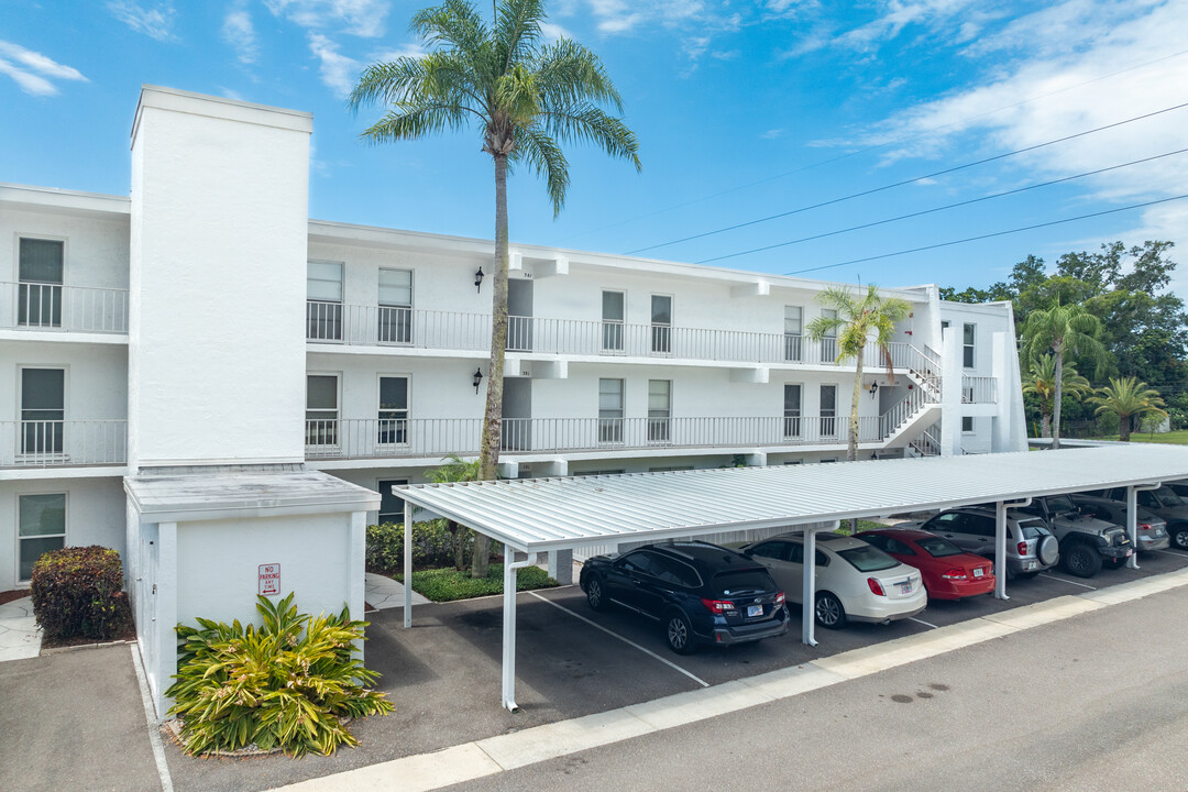 Penthouse Grove in Clearwater, FL - Building Photo