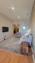 701 N Milwaukee Ave, Unit Unit 4F in Chicago, IL - Building Photo - Building Photo